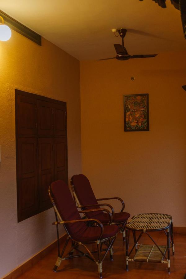 Canalview Private Cottage Azhikkal Ayiram Thengu Panmana Exterior photo