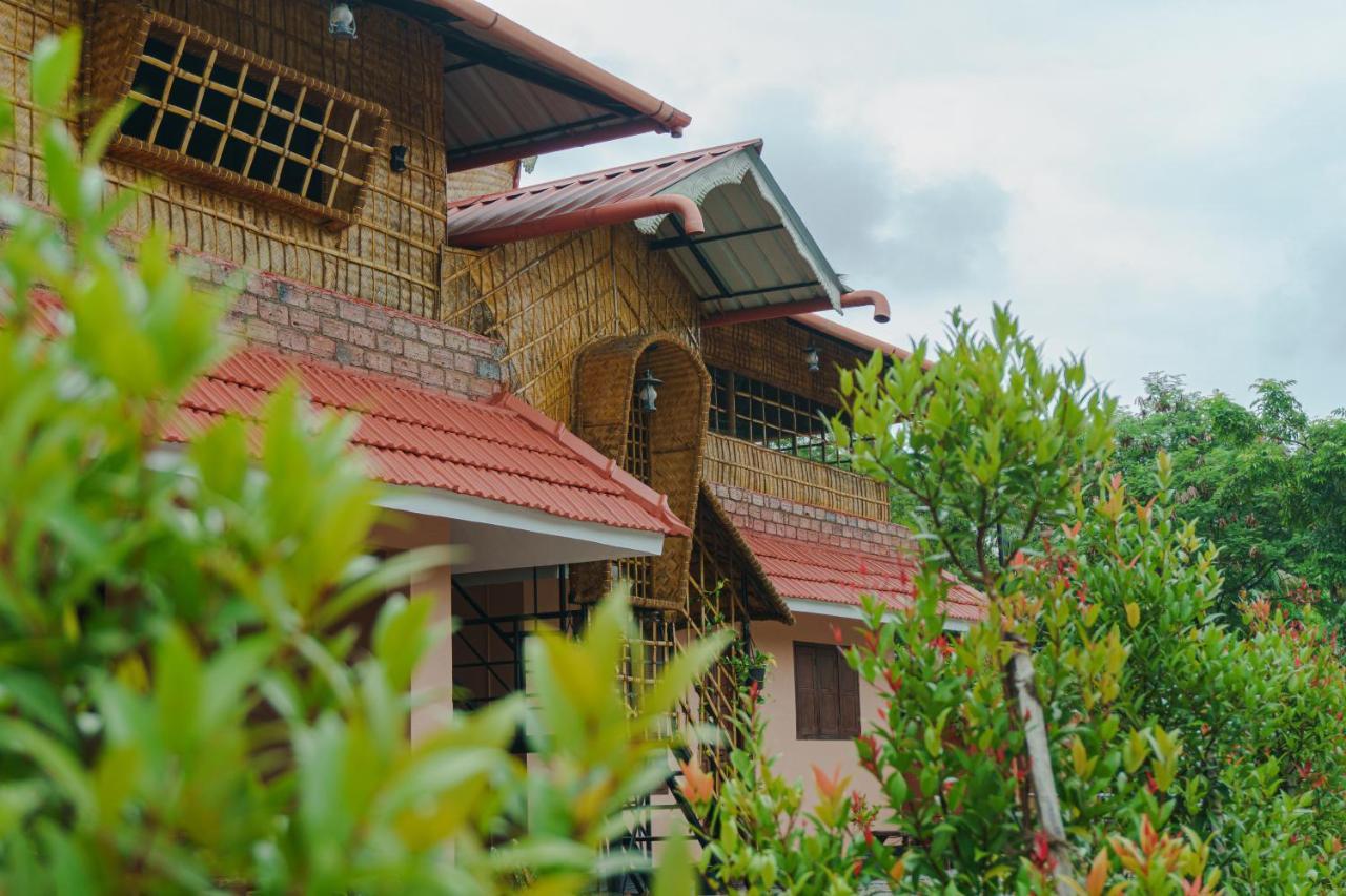 Canalview Private Cottage Azhikkal Ayiram Thengu Panmana Exterior photo